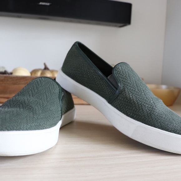 under armour army green shoes